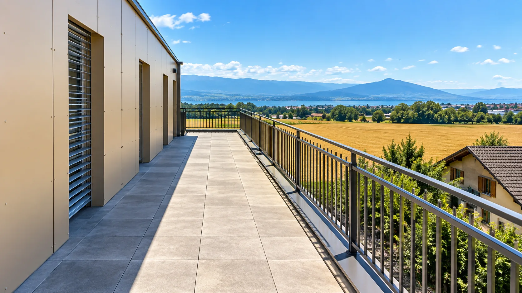 La terrasse du local, vue sur le Léman